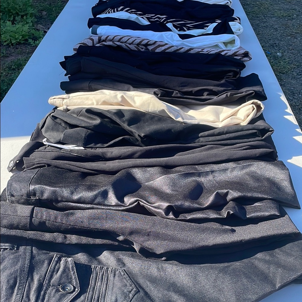 Lot of 20 Ladies Pants Size 3/4